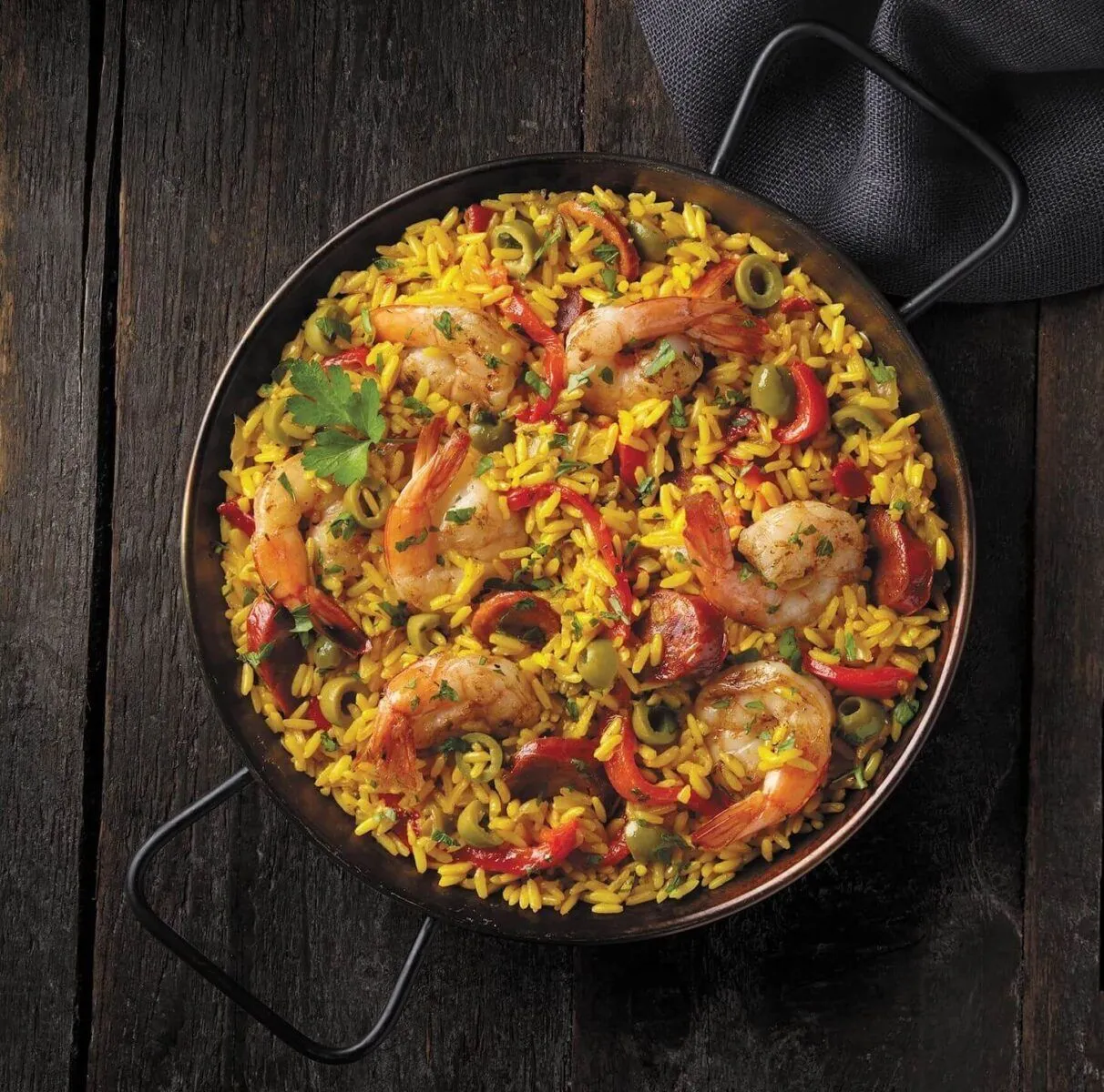 Paella servida na panela